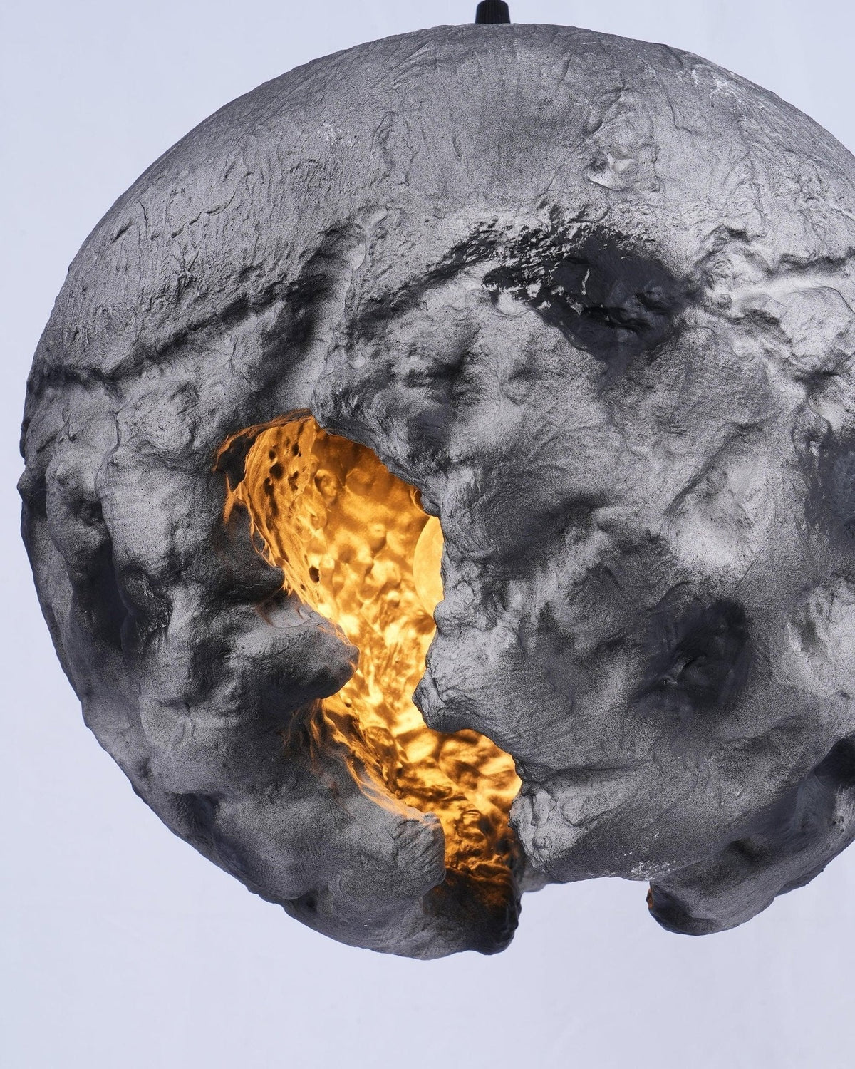 Ilphaara Irregular Planet Kunststoff-Pendelleuchte