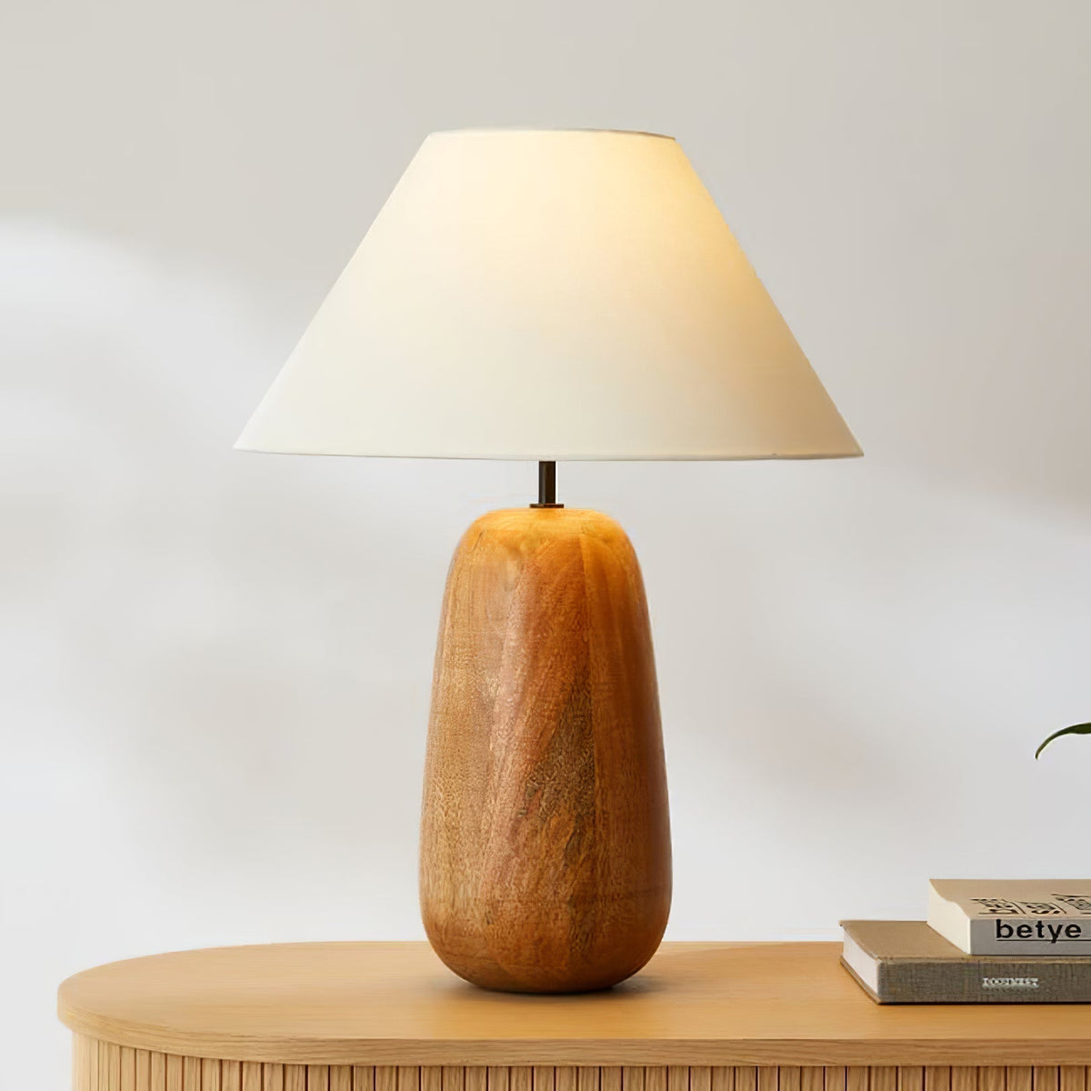 Lindenier Tischleuchte aus Holz