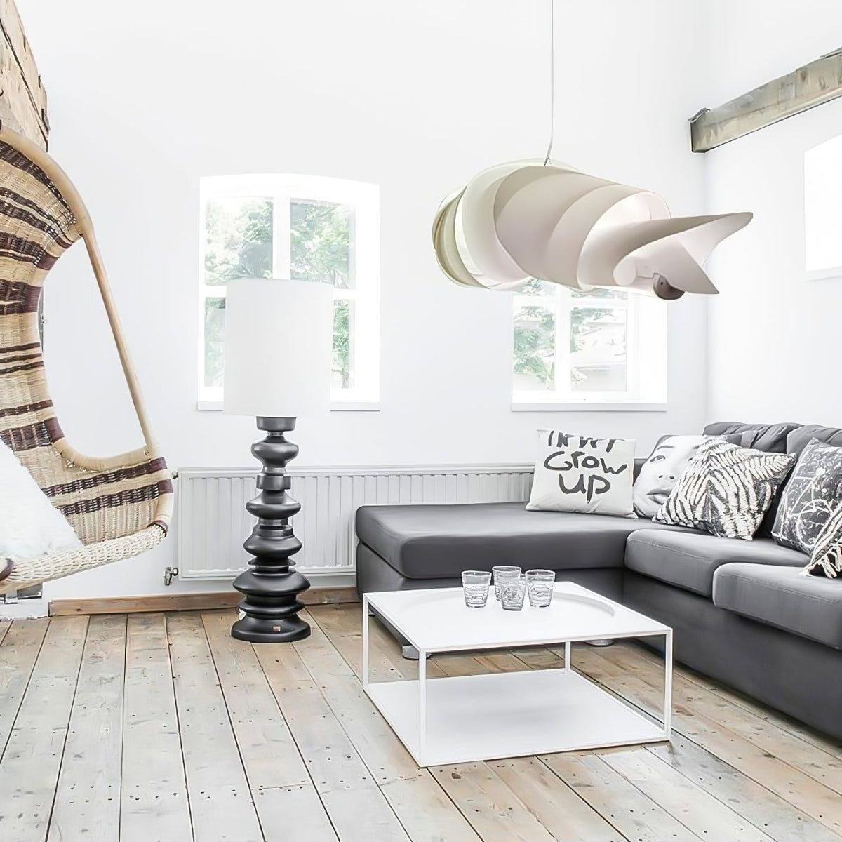 Ribbon Kronleuchter aus PVC im Spielvollen Stil