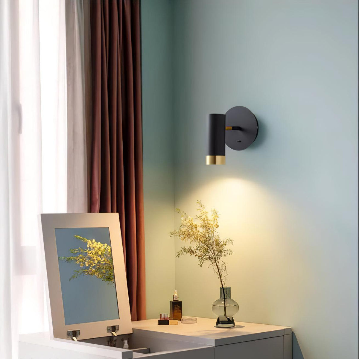 Cevare zeitgenössische minimalistische Wandleuchte