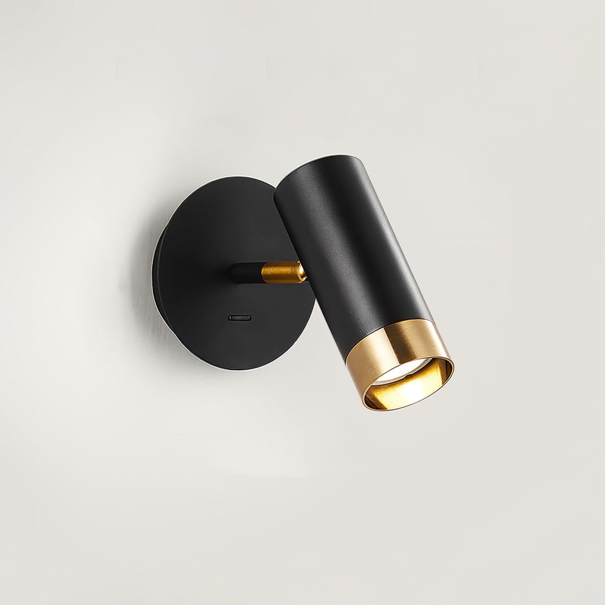 Cevare zeitgenössische minimalistische Wandleuchte