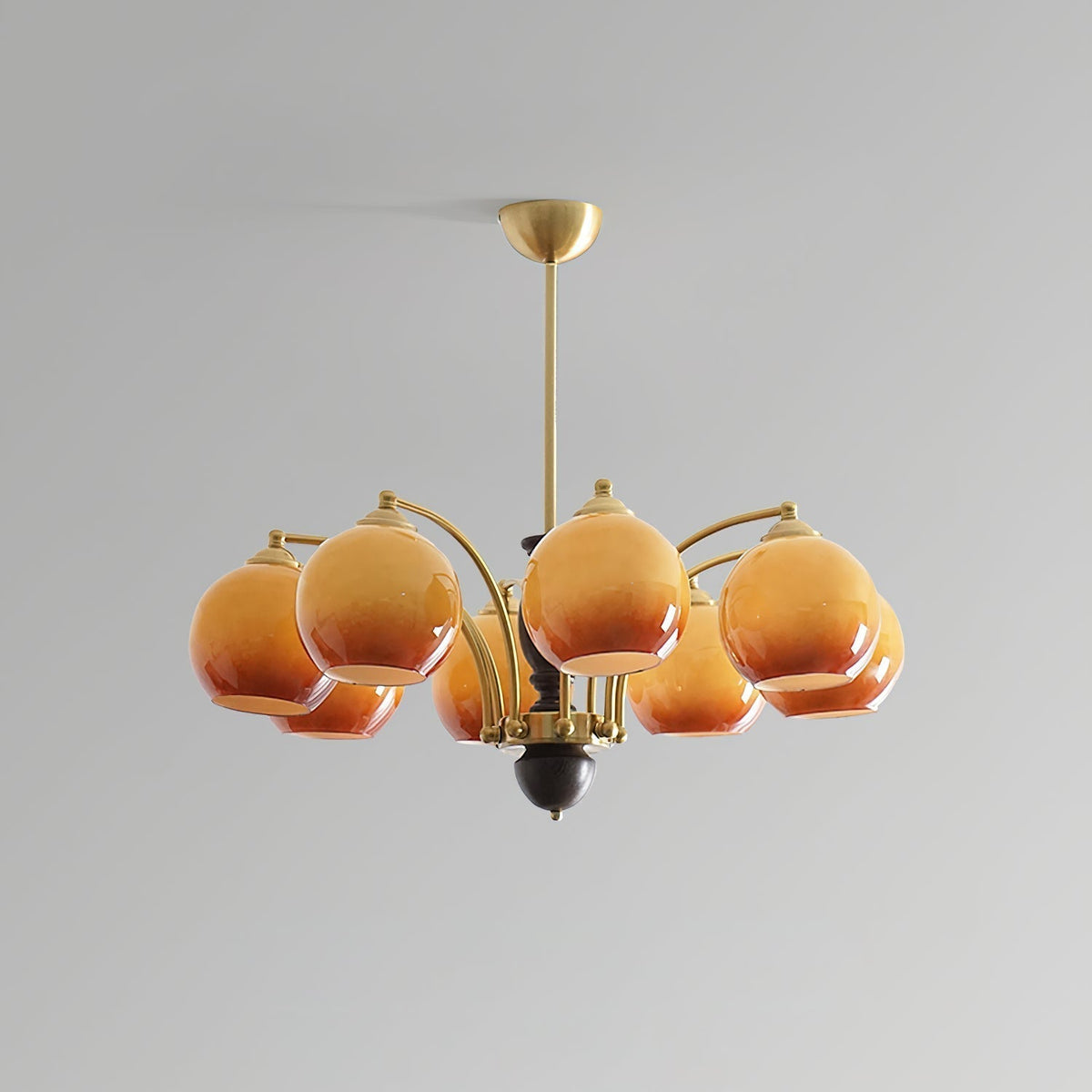 Kronleuchter Glasschirme Metallrahmen Holzakzente Mid-Century Calm