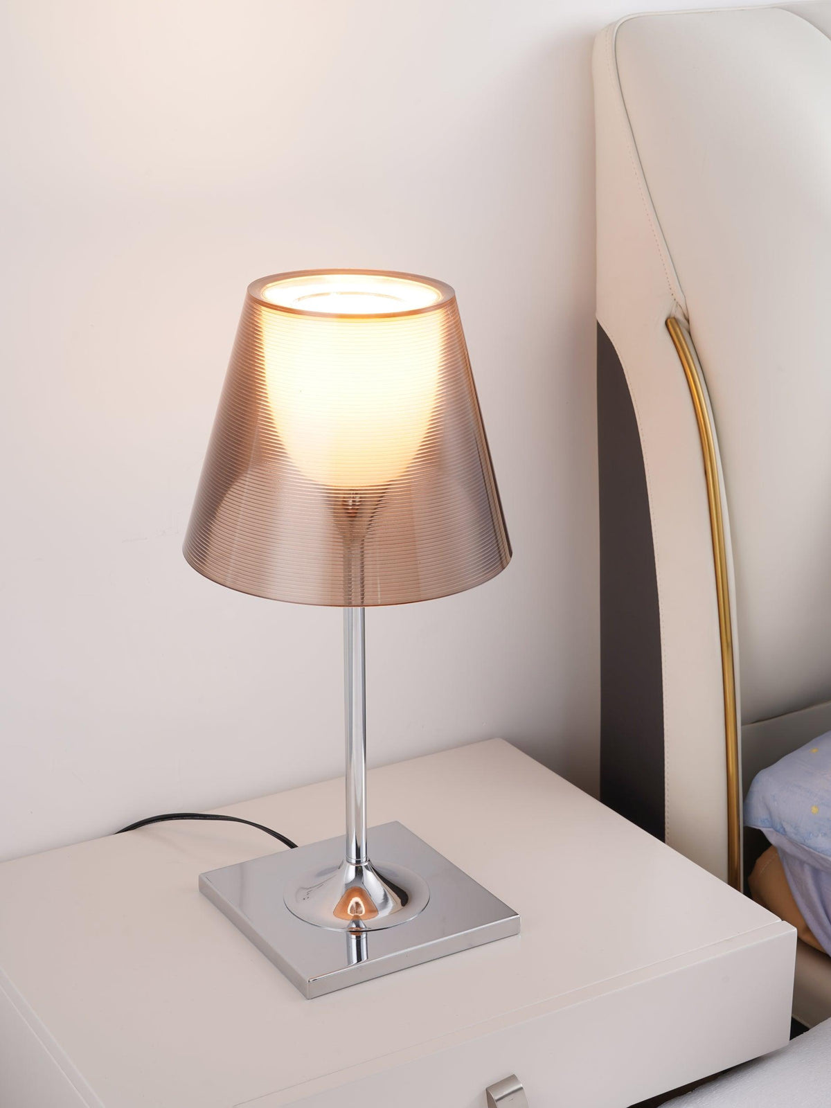 Bravon Kunststoff-Tischlampe