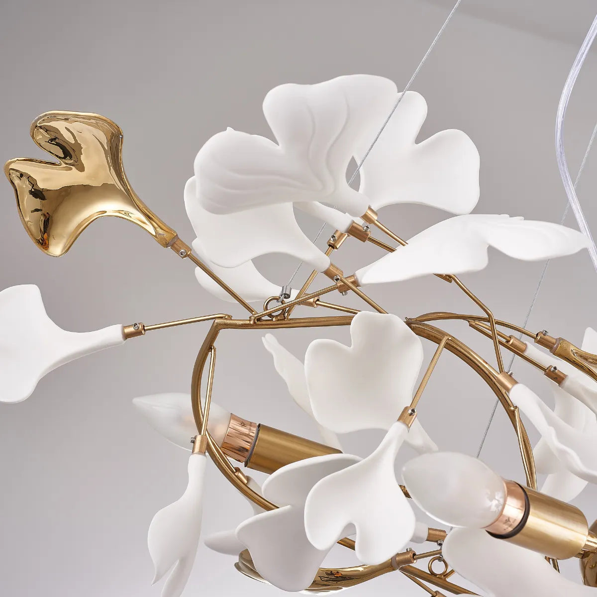 Olivia Modern Kronleuchter Blumen Gold/Weiß Wohnzimmer Metall/Keramik