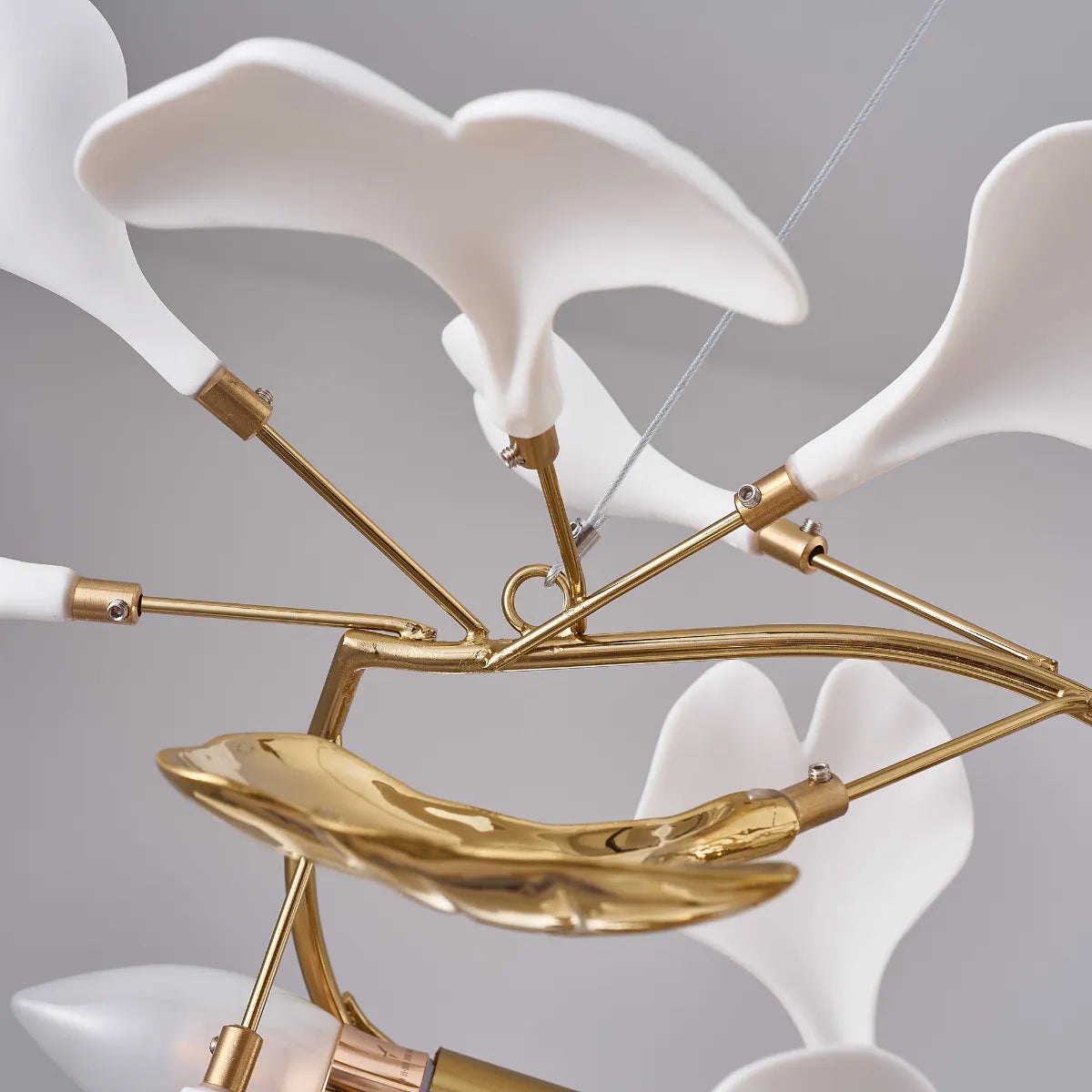 Olivia Modern Kronleuchter Blumen Gold/Weiß Wohnzimmer Metall/Keramik