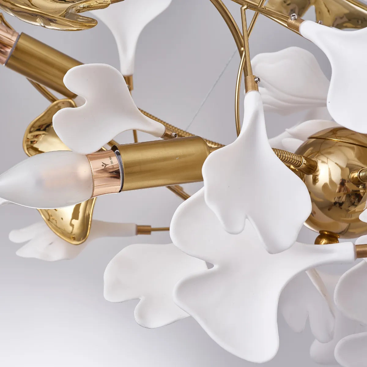 Olivia Modern Kronleuchter Blumen Gold/Weiß Wohnzimmer Metall/Keramik
