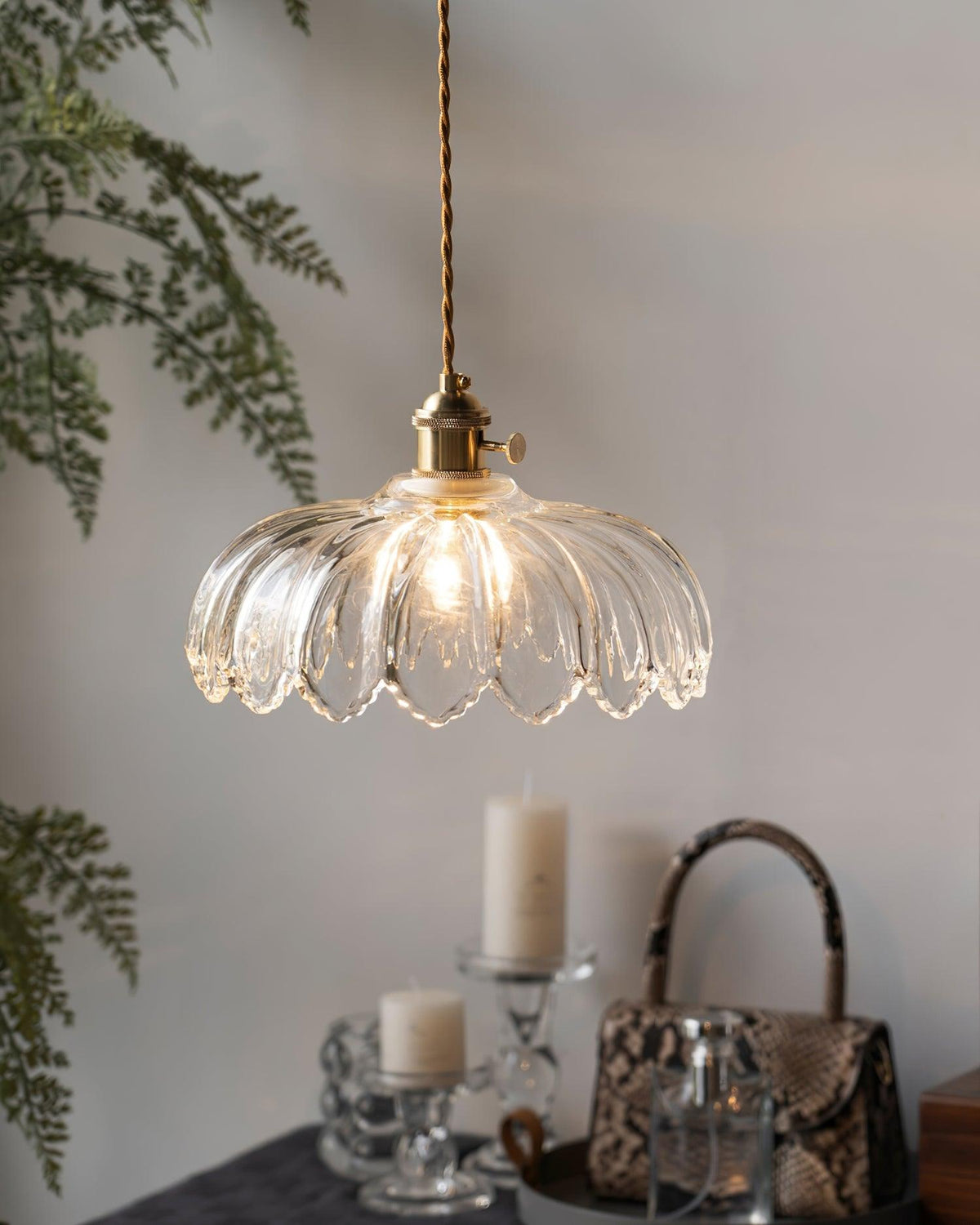 Limea Pendelleuchte aus grünem Glas in Blumenform
