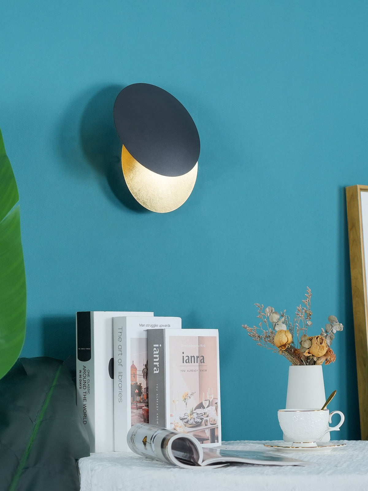 Fioris zeitgenössische minimalistische Kunst-Wandleuchte