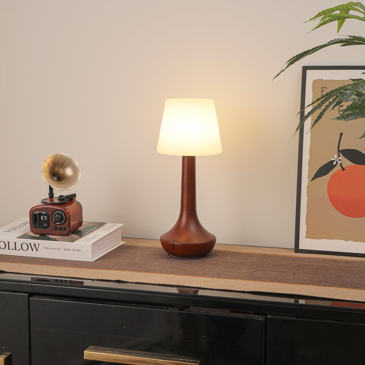 Bello Tischlampe aus Holz im Retro-Stil