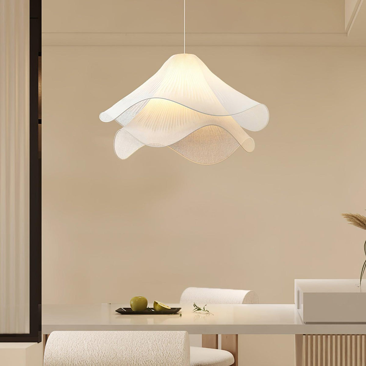 Evanel Pendelleuchte aus Stoff im künstlerischen Design