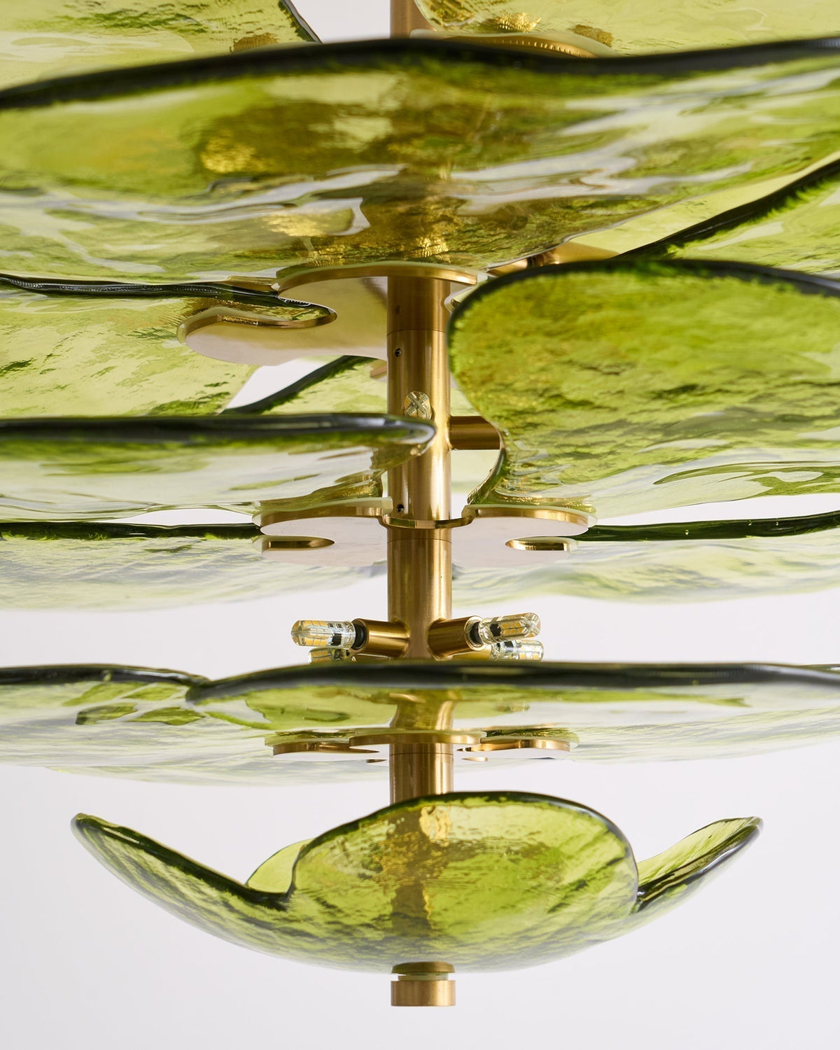 Lotus Moderner Kronleuchter aus Glas mit blättriger Schichtung