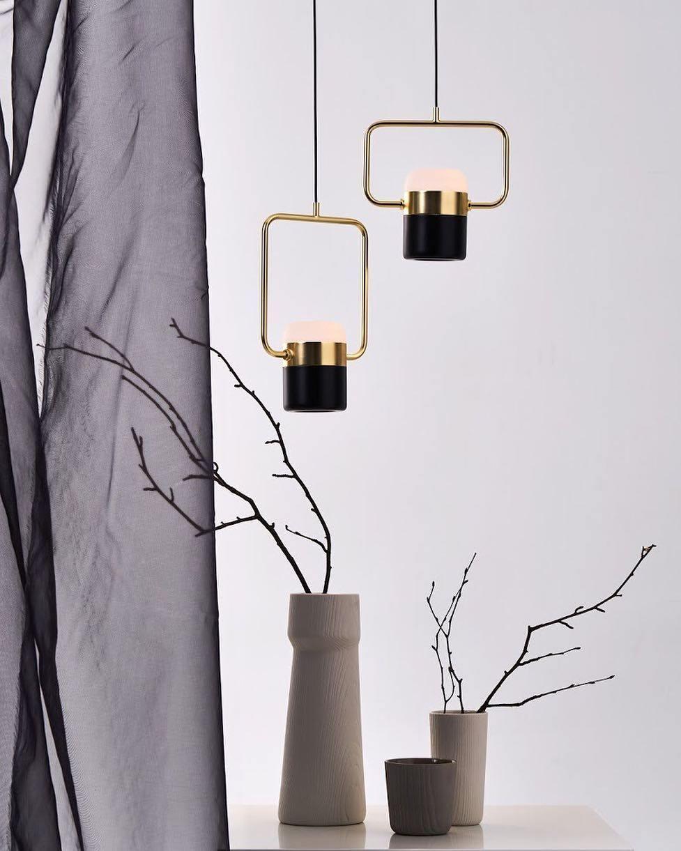 Lirael Pendelleuchte verstellbar aus Glas mit Messing