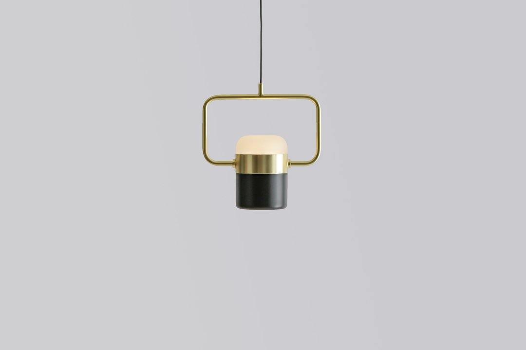 Lirael Pendelleuchte verstellbar aus Glas mit Messing
