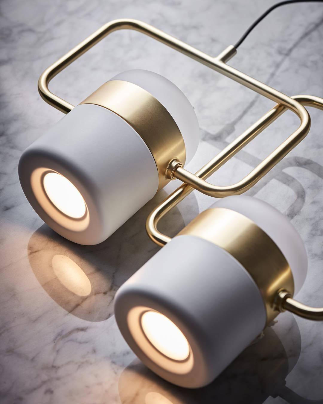 Lirael Pendelleuchte verstellbar aus Glas mit Messing