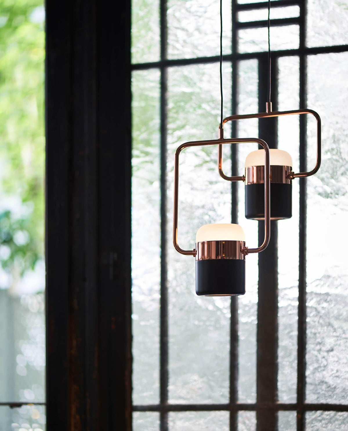 Lirael Pendelleuchte verstellbar aus Glas mit Messing