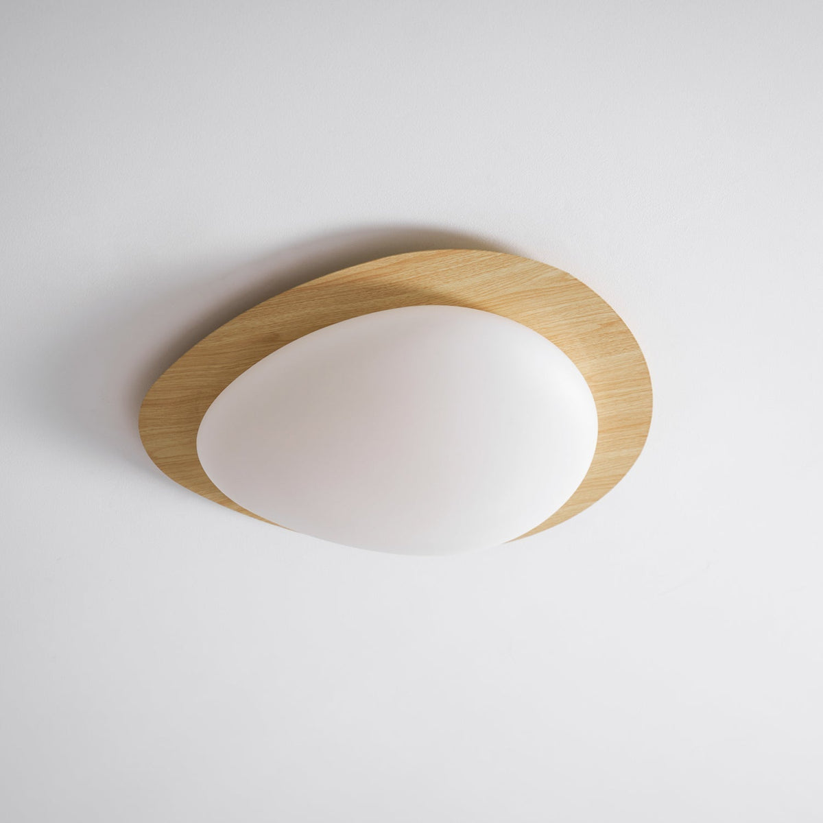 Sylenia Deckenleuchte Pebble Walnuss Holzmasse Acryl LED