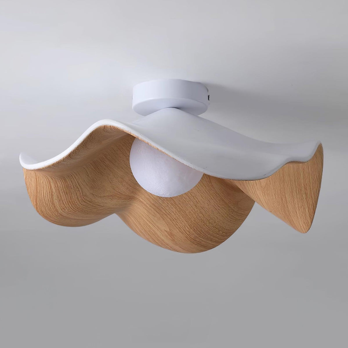 Belenor Deckenleuchte Lotus Leaf mit Holz- und Weiß-Oberfläche