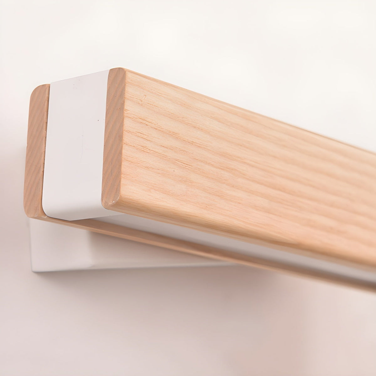 Nave Holz- und Acryl-Wandleuchte