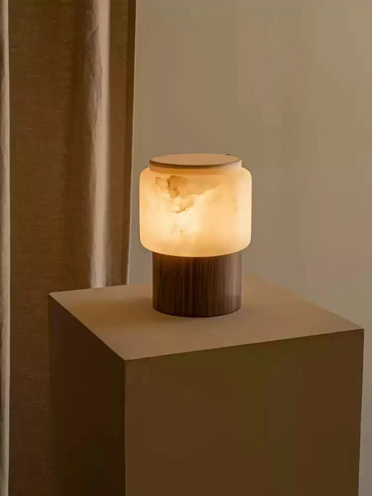 Nivalielle Tischleuchte aus Alabaster