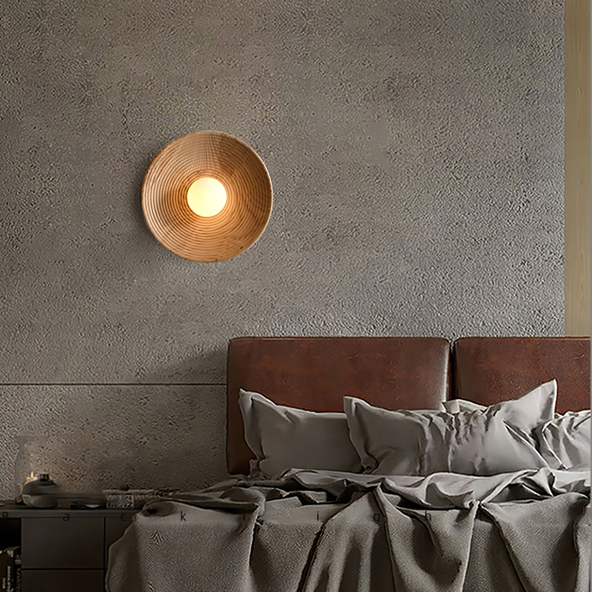 Aldenise zeitgenössische Wandleuchte aus Holz im Kontur-Design
