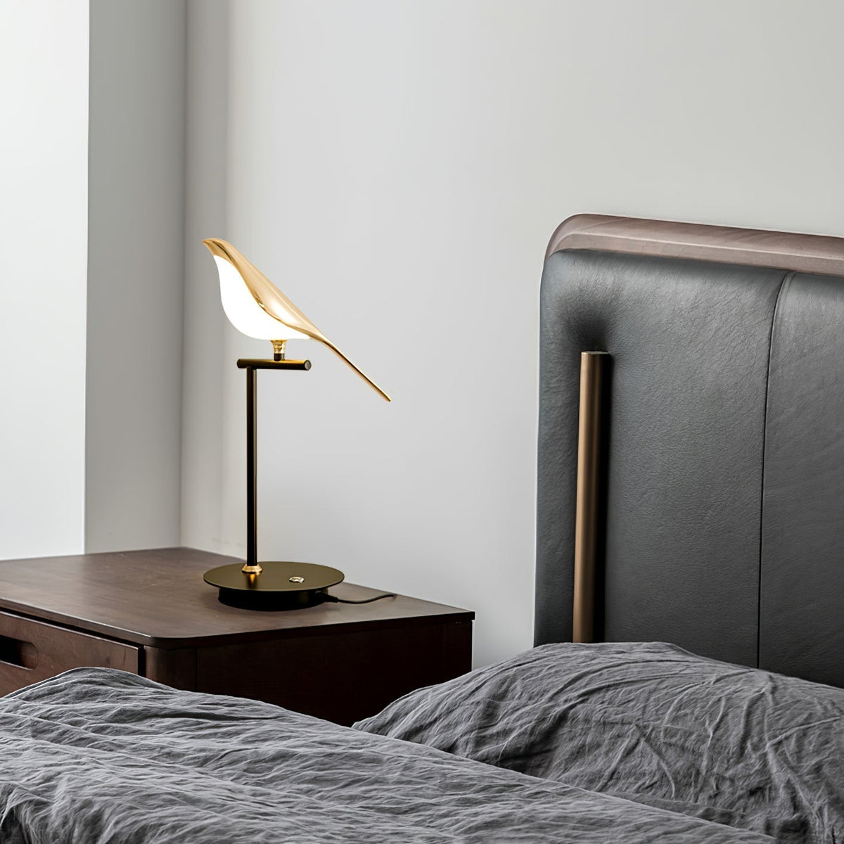 Velare Acryl-Tischlampe mit verspieltem Lampenschirm