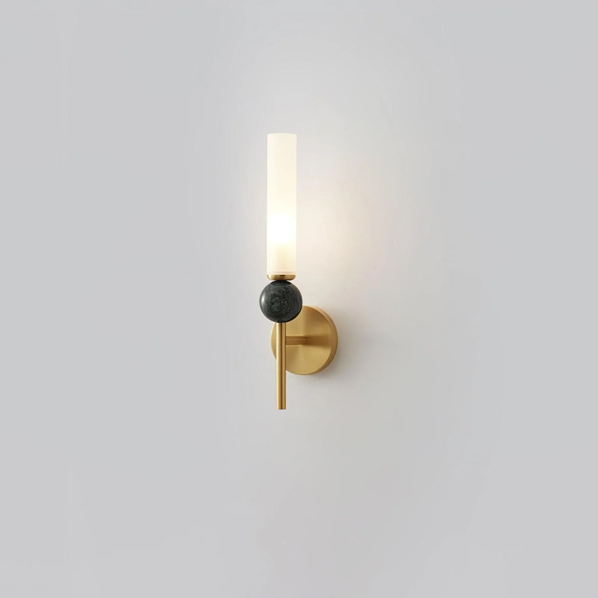 Dulane zeitgenössische minimalistische vertikale Wandleuchte aus Marmor
