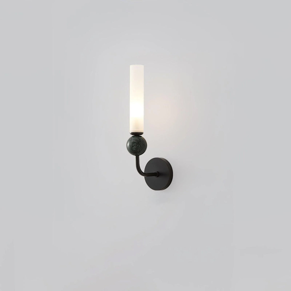 Dulane zeitgenössische minimalistische vertikale Wandleuchte aus Marmor