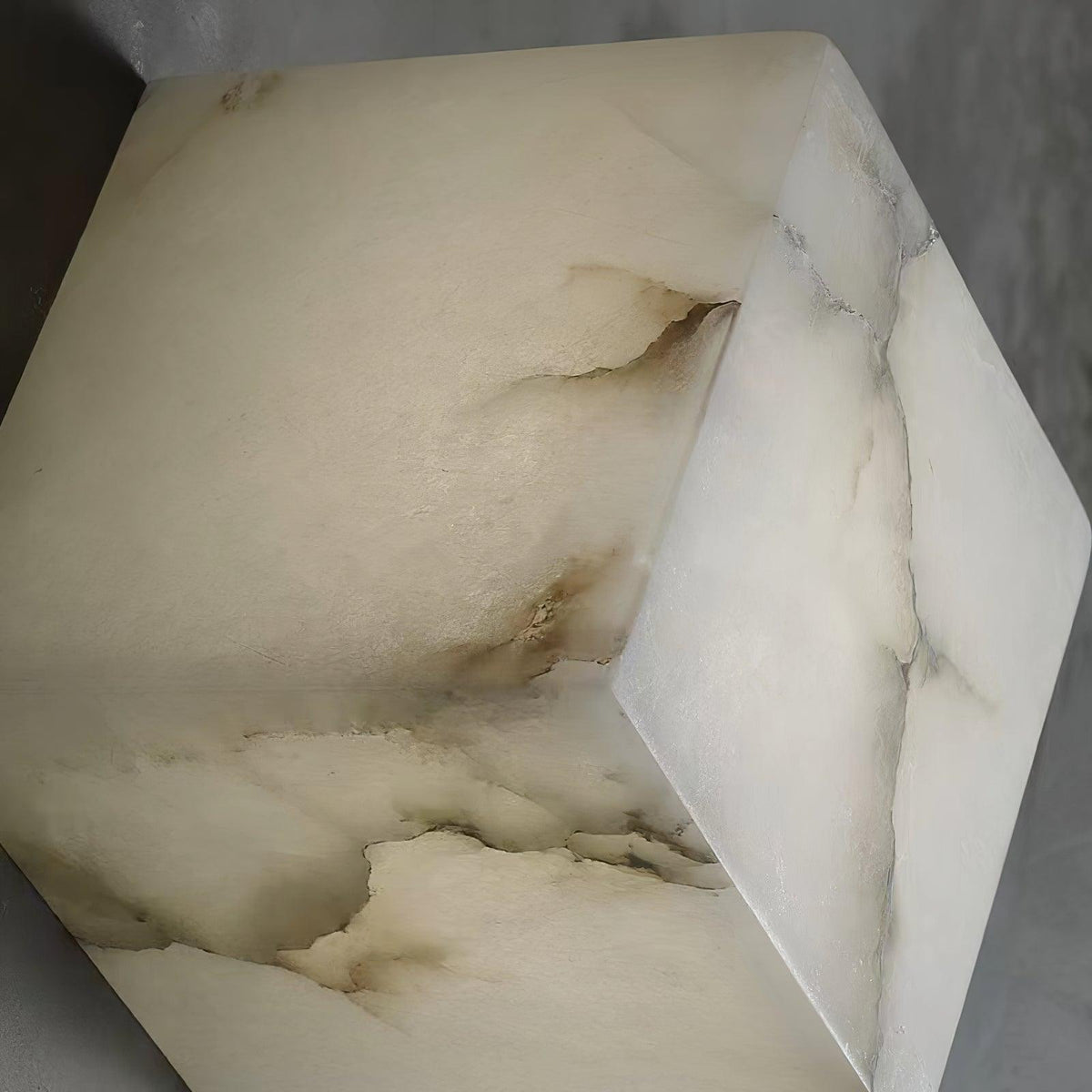 Develo Kronleuchter Minimalistische Alabaster-Pendelleuchte in linearer Form