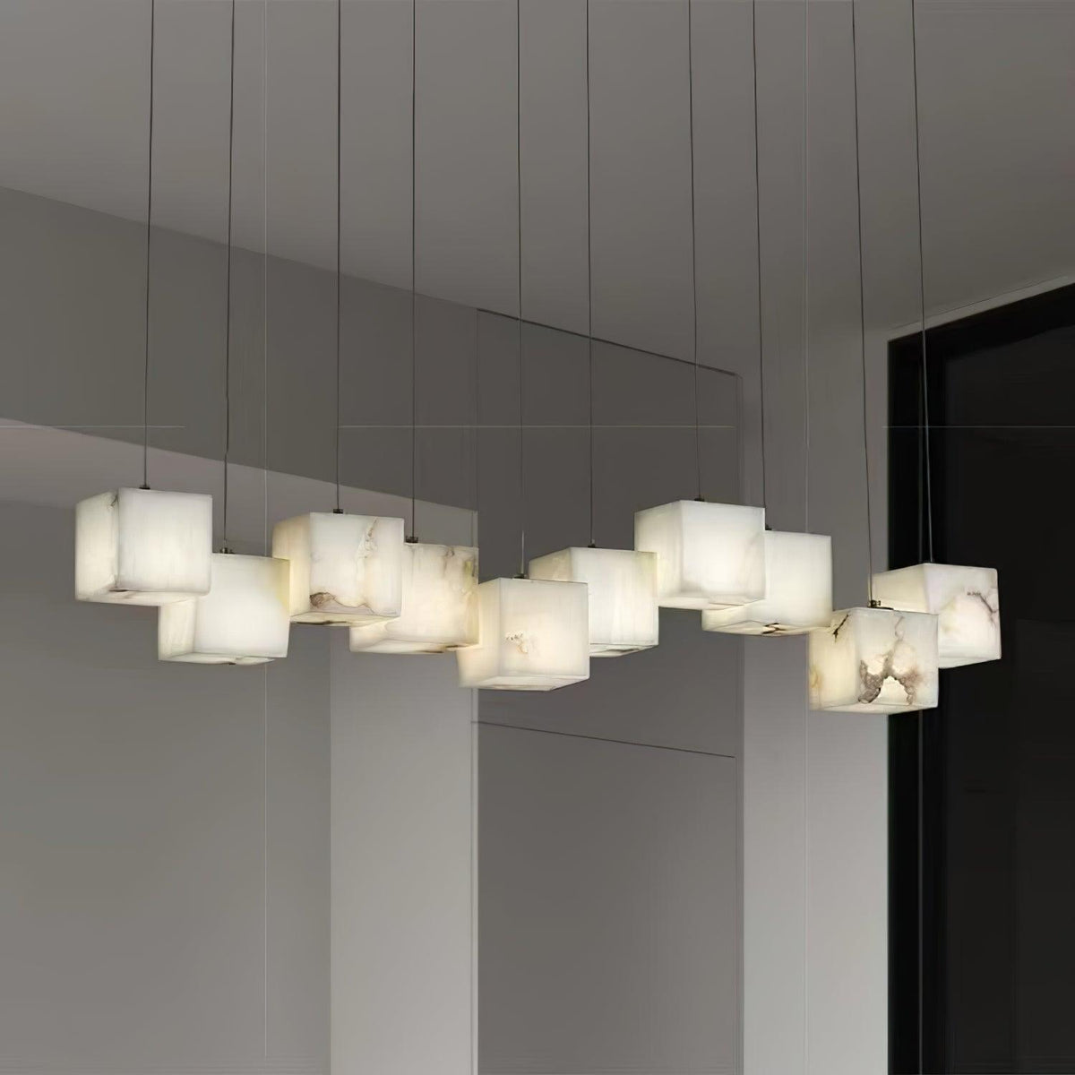 Develo Kronleuchter Minimalistische Alabaster-Pendelleuchte in linearer Form