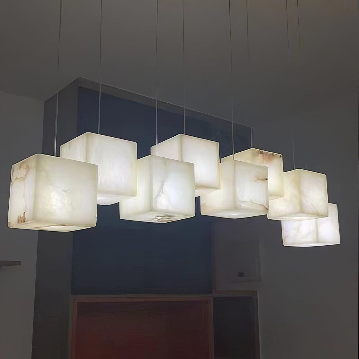 Develo Kronleuchter Minimalistische Alabaster-Pendelleuchte in linearer Form