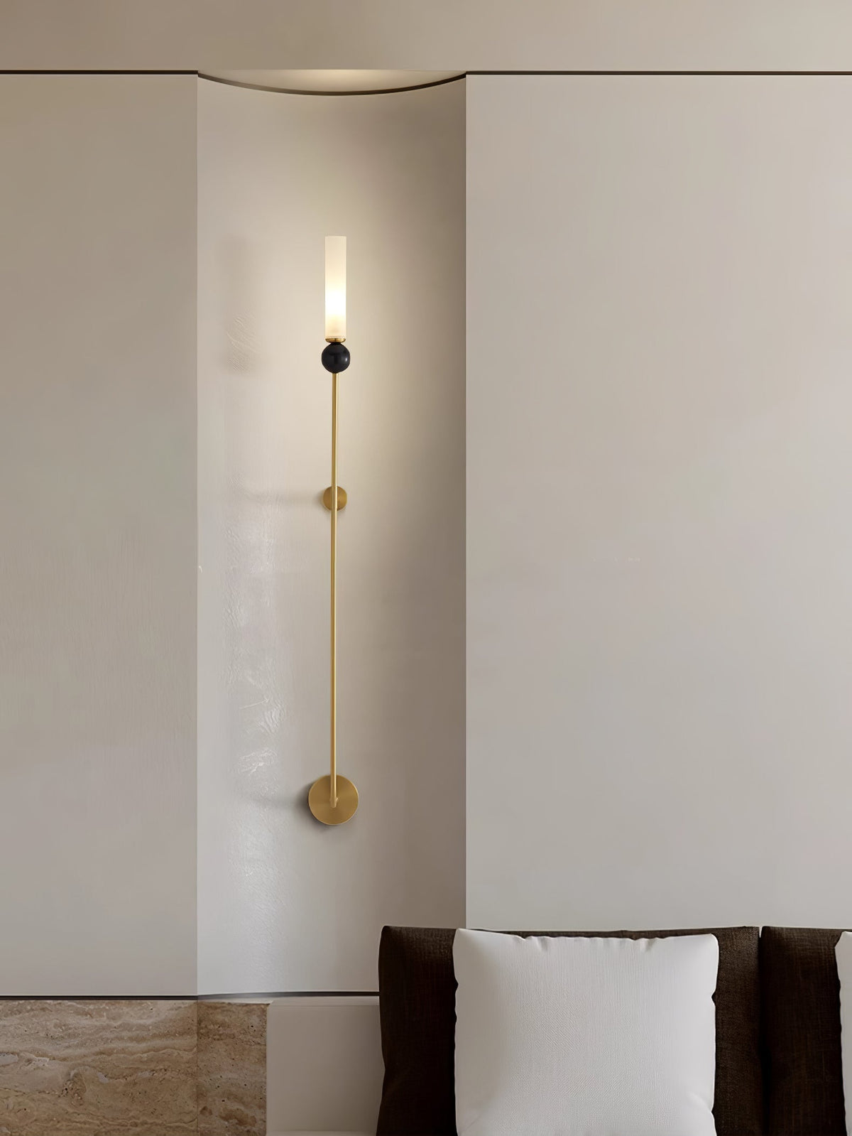 Dulane zeitgenössische minimalistische vertikale Wandleuchte aus Marmor