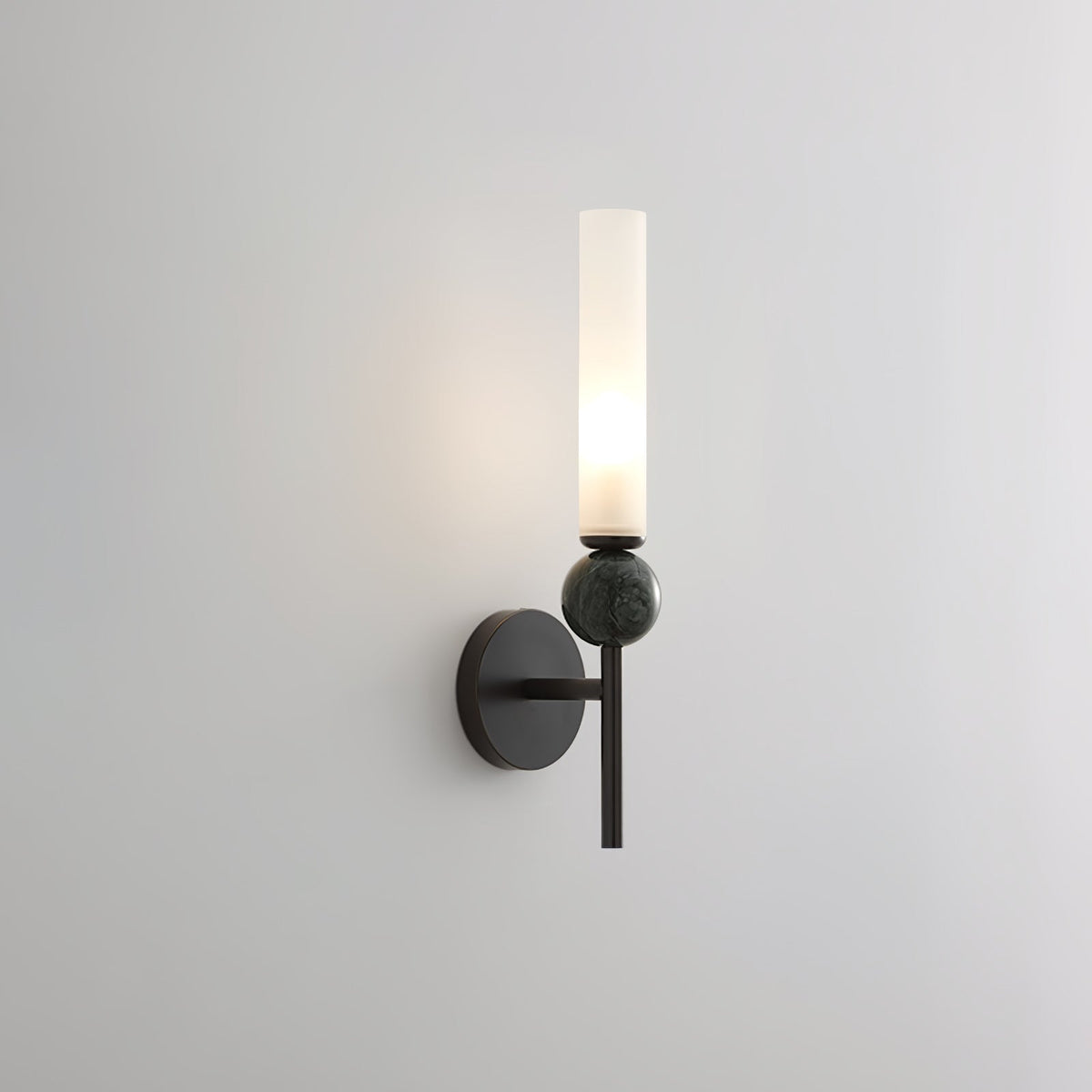 Dulane zeitgenössische minimalistische vertikale Wandleuchte aus Marmor
