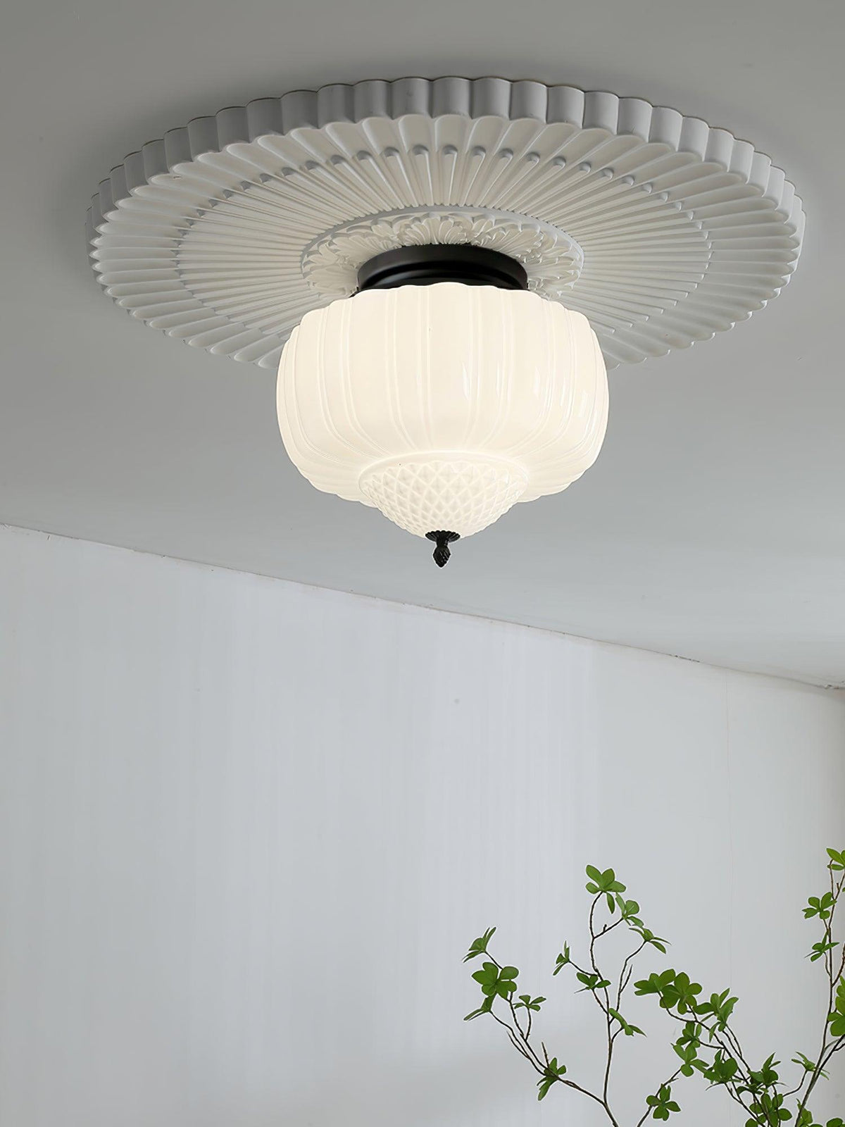 Aveny Deckenleuchte aus Opalglas mit geriffeltem Kuppelschirm im Vintage-Stil