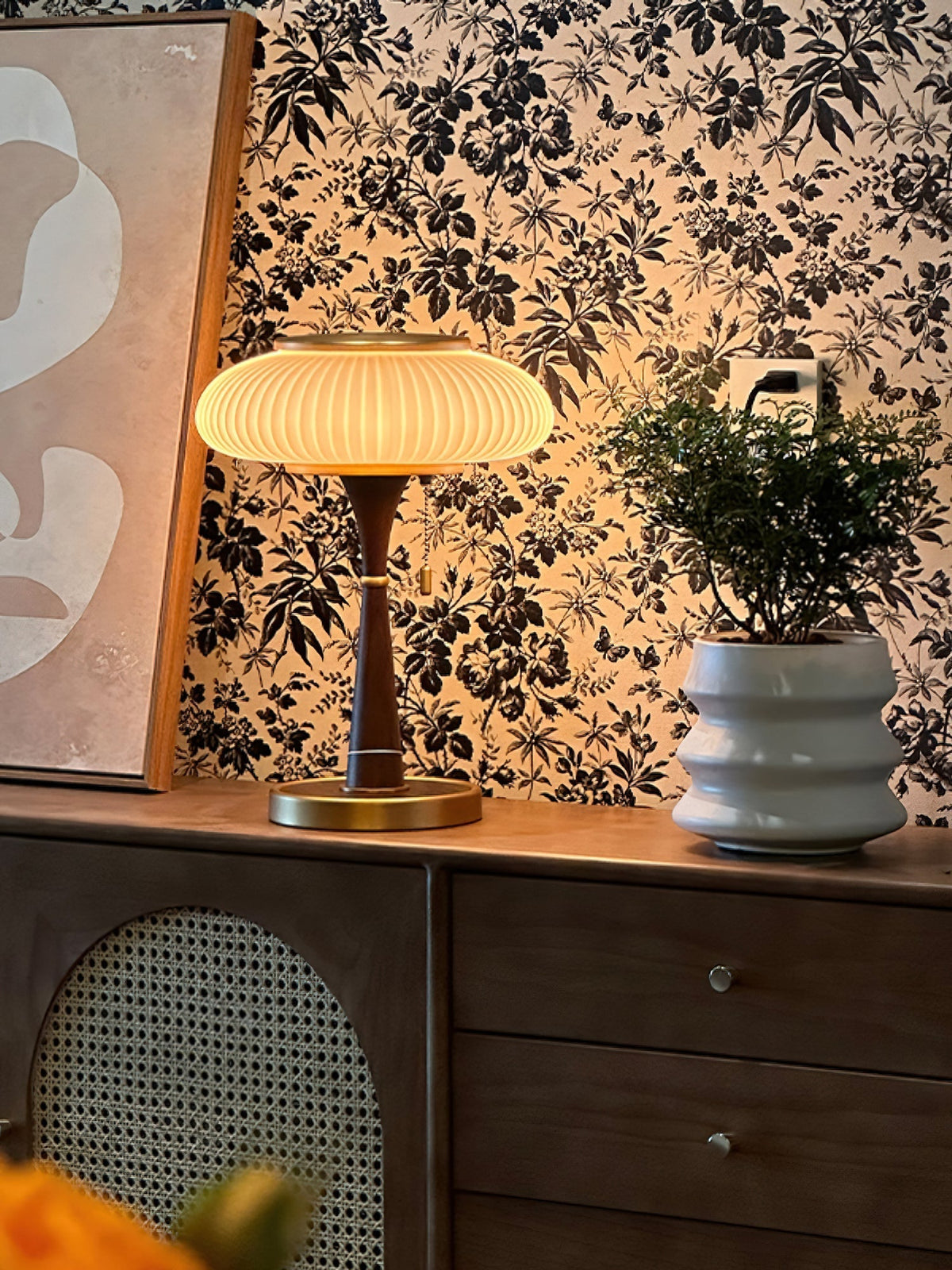 Vevelo Tischleuchte aus Holz im Vintage-Stil