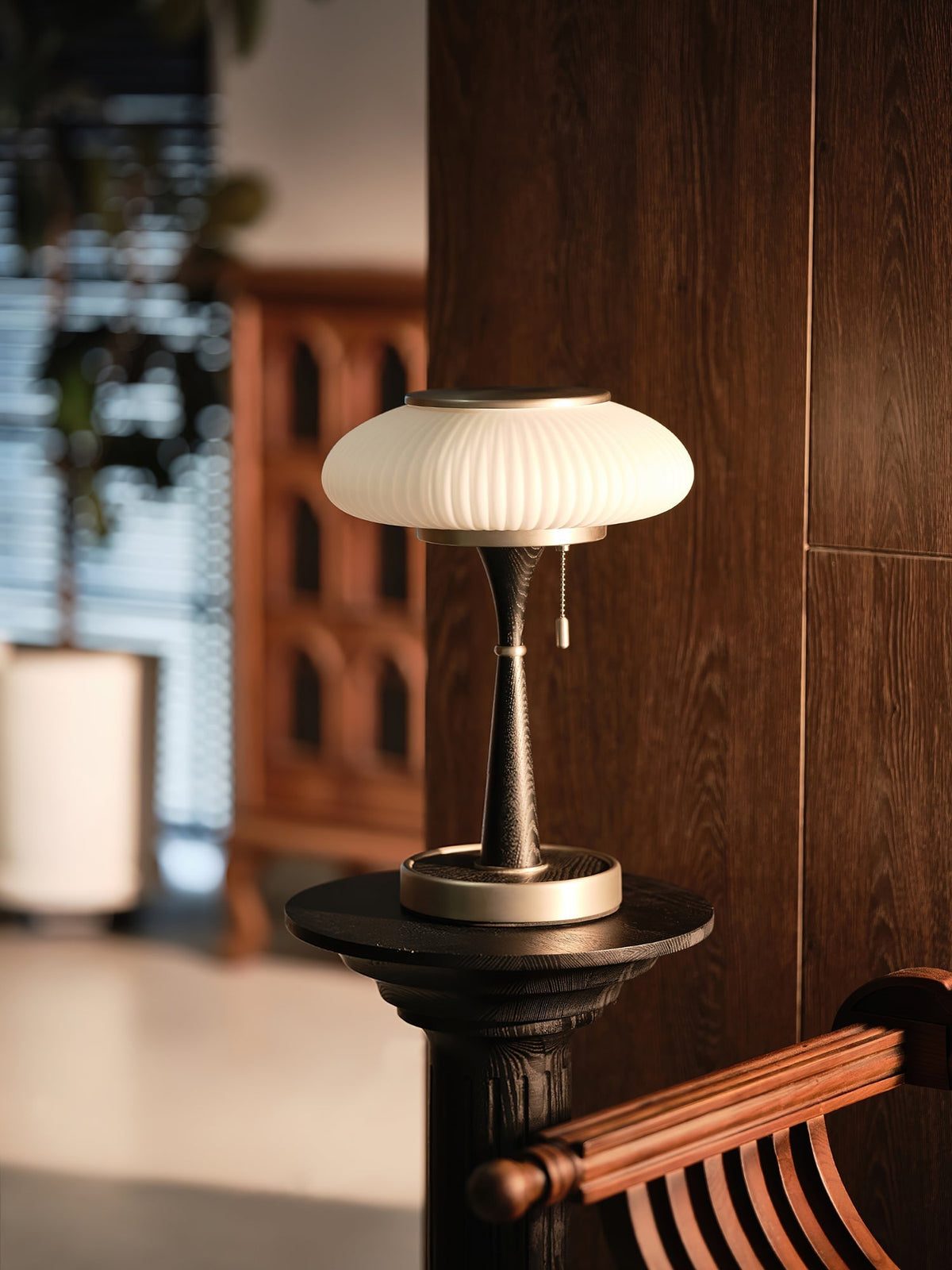 Vevelo Tischleuchte aus Holz im Vintage-Stil
