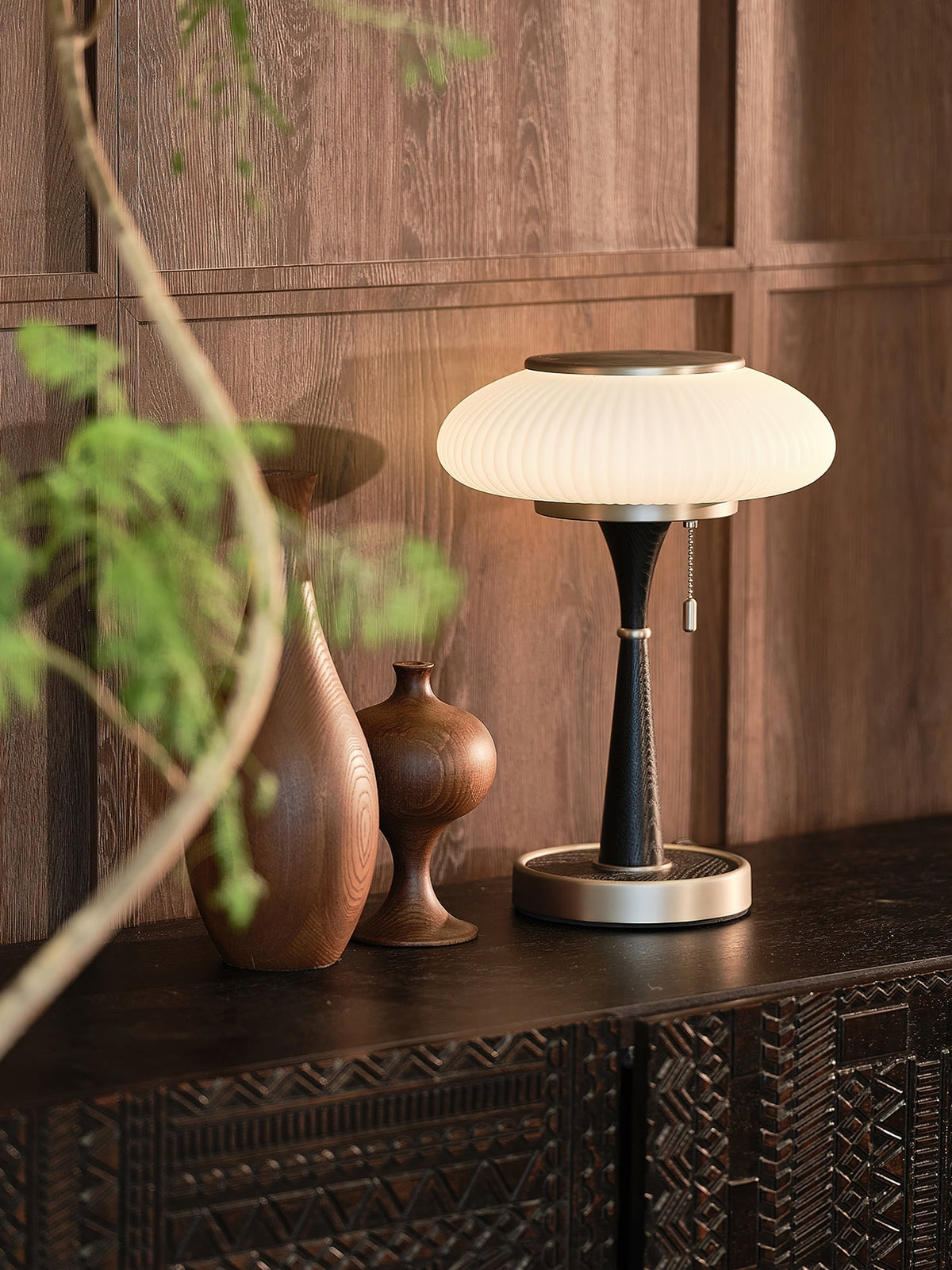 Vevelo Tischleuchte aus Holz im Vintage-Stil