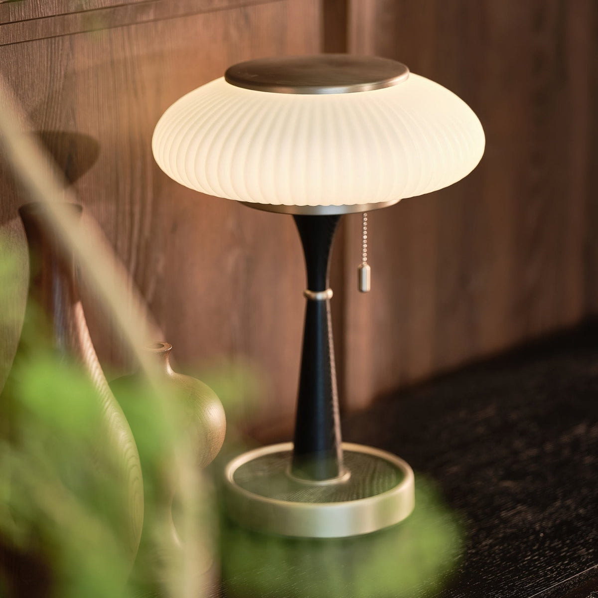 Vevelo Tischleuchte aus Holz im Vintage-Stil