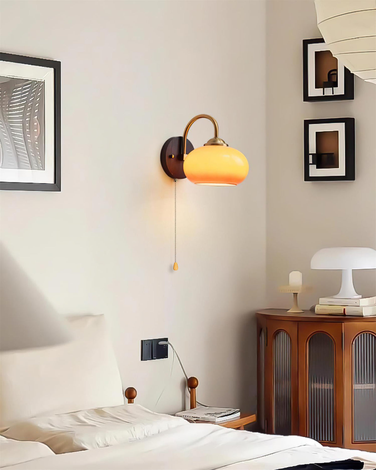 May Wandleuchte mit gebogenem Arm und Kuppel aus Glas im Vintage-Stil