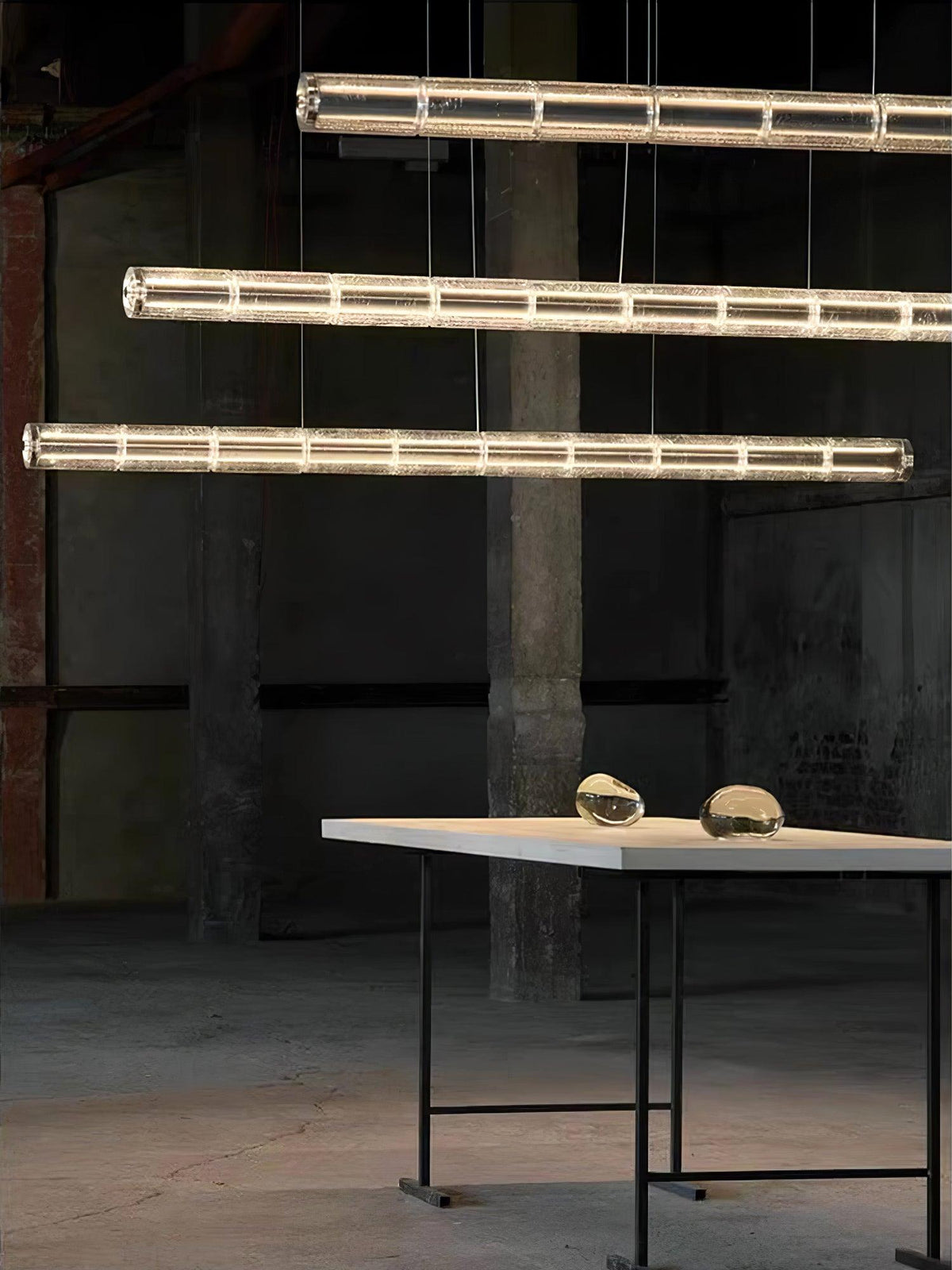 Karoa Linear Pendelleuchte aus transparentem Glas
