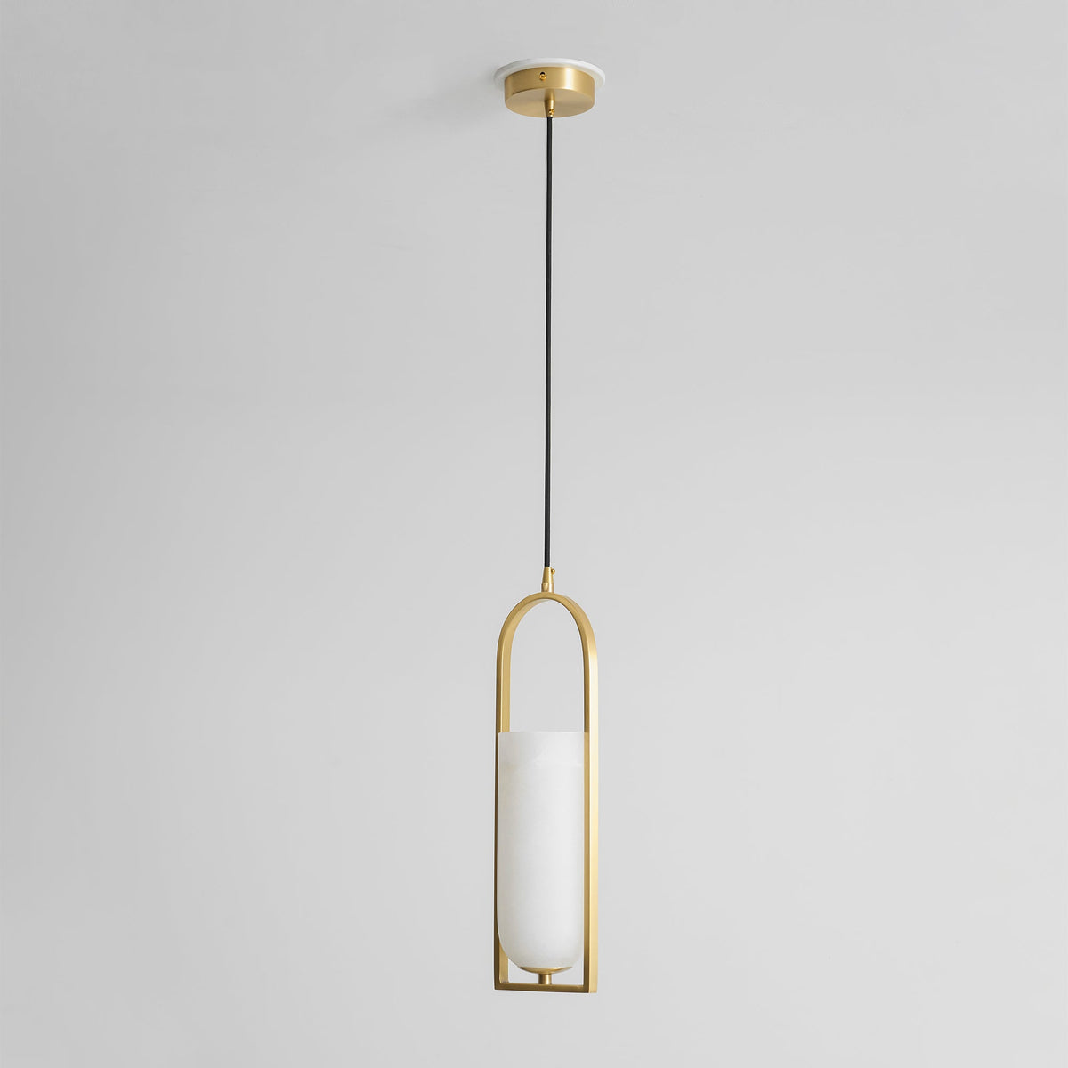 Svala Arch Alabaster Pendelleuchte