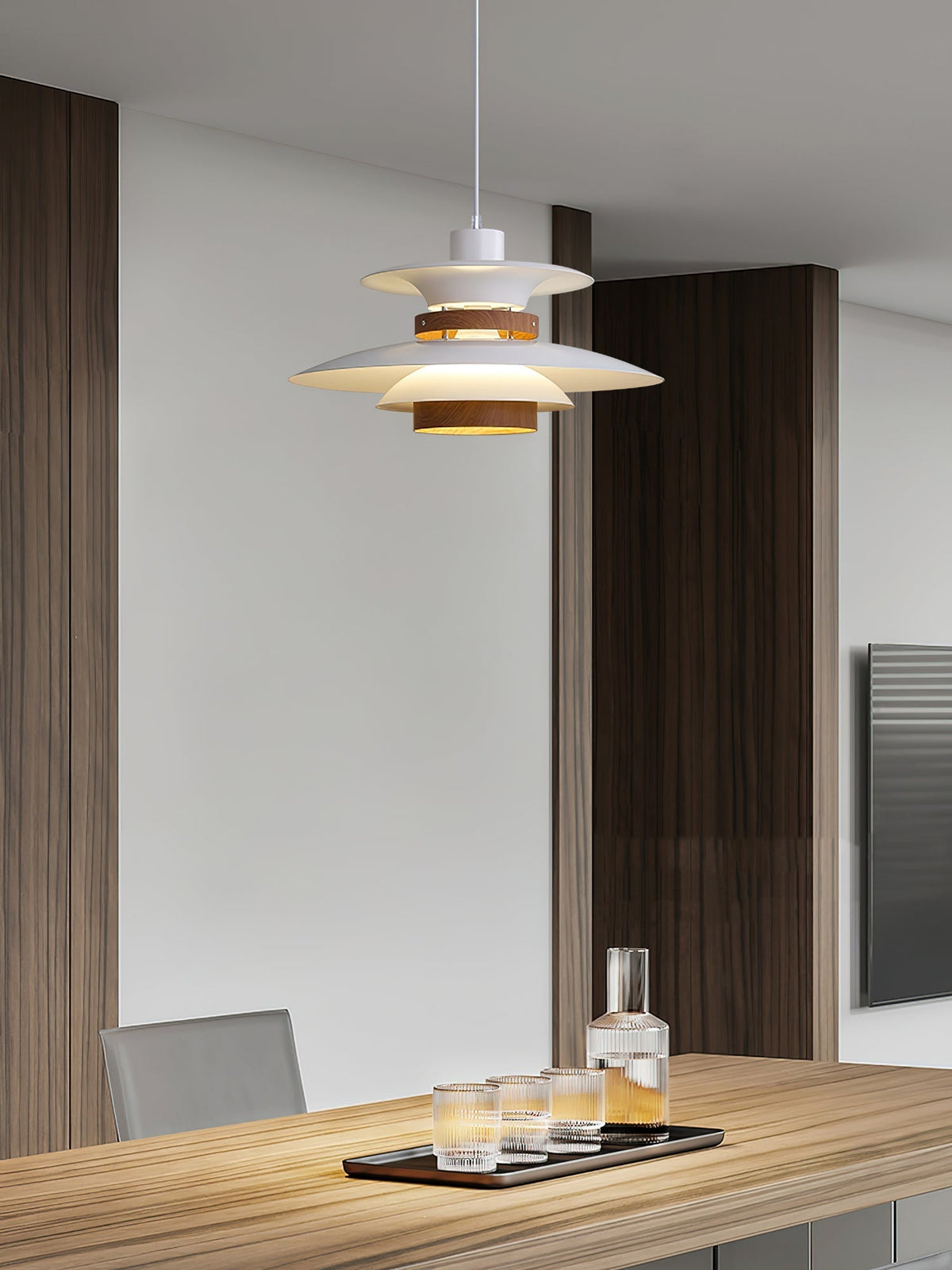 Sylelenne Pendelleuchte aus Holz und Stahl