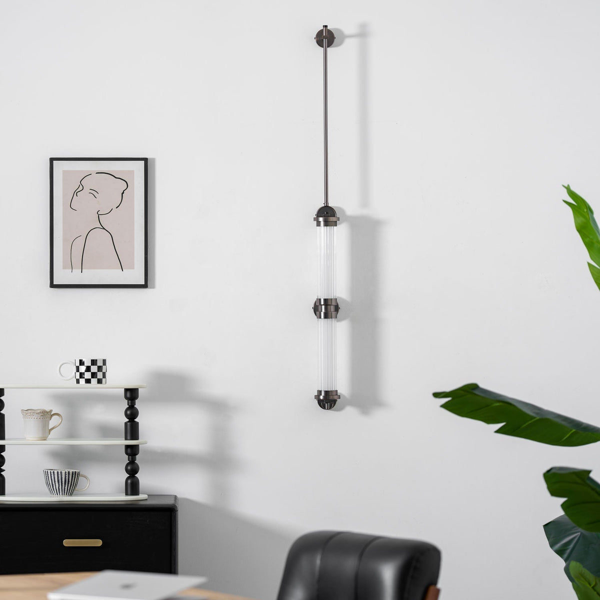 Eirirella Premium zeitgenössische vertikale Wandleuchte aus Glas