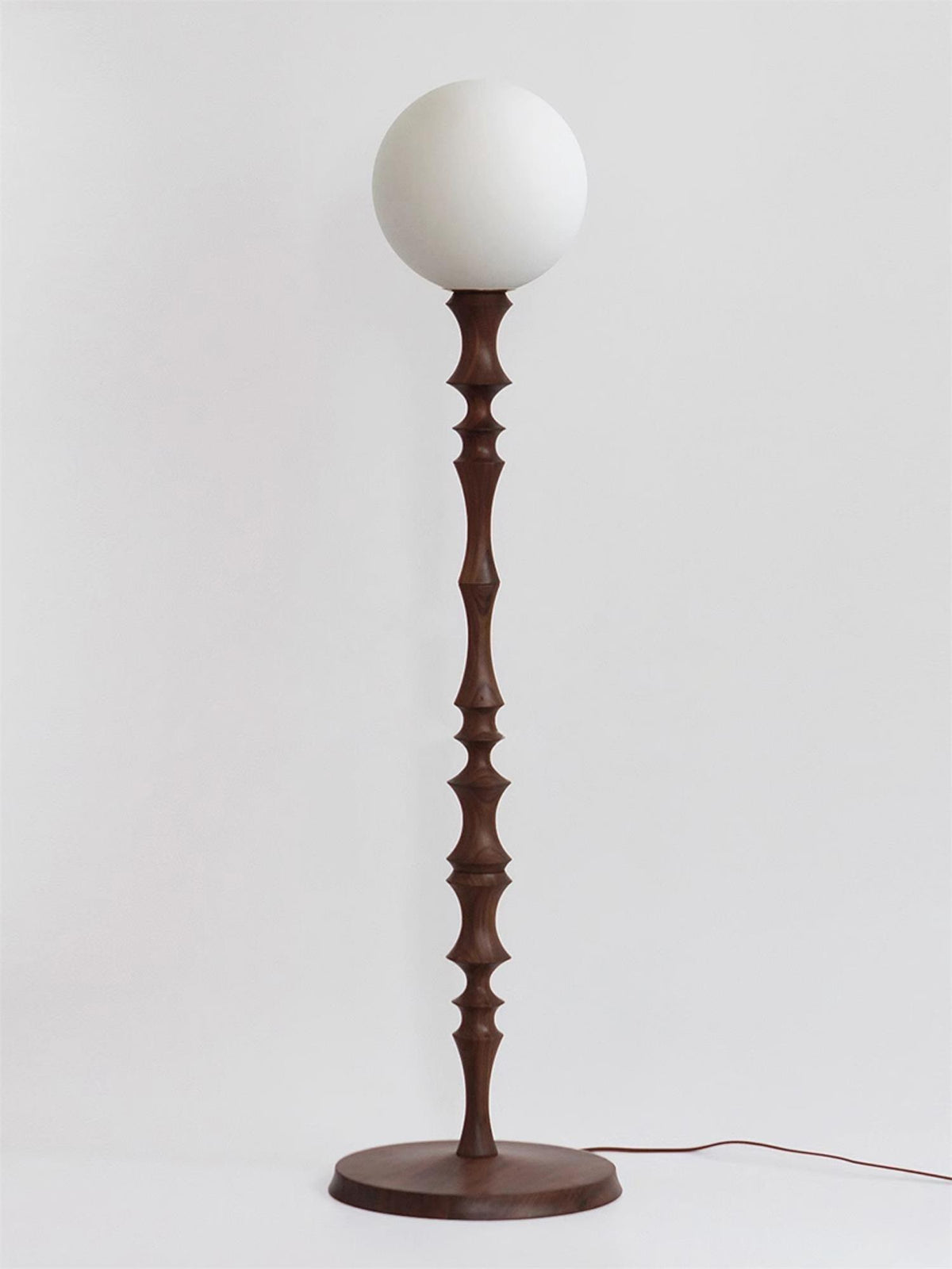Vilten elegante Stehleuchte aus Holz