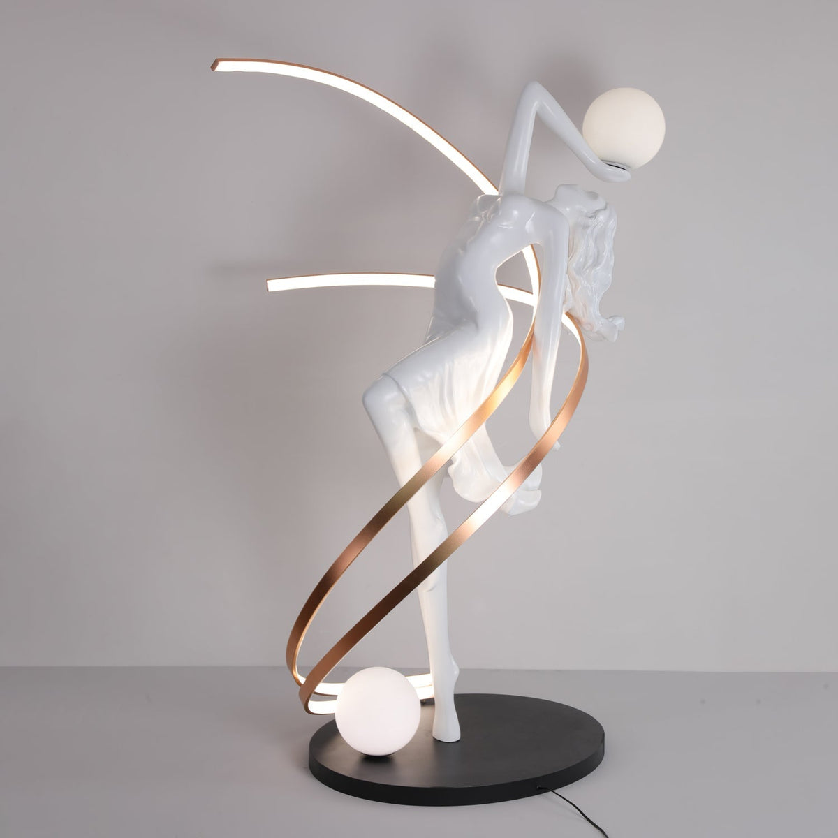 Mirorelia Stehleuchte Göttinnenstatue Elegant