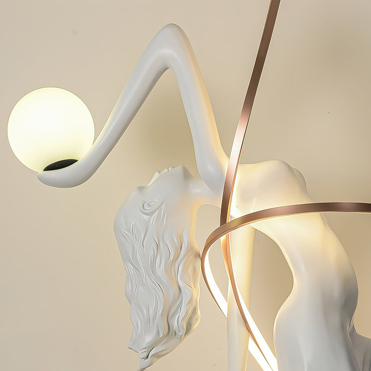 Mirorelia Stehleuchte Göttinnenstatue Elegant