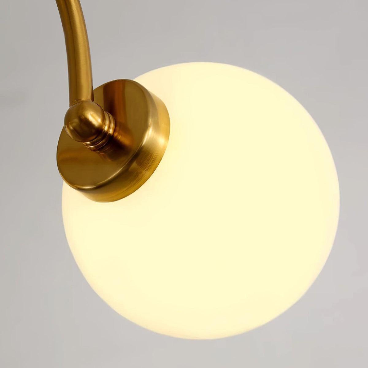 Kronleuchter gekrümmte Arme Kugelschirme moderner Retro-Stil Esszimmer