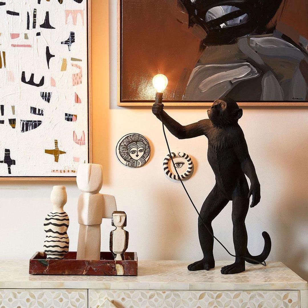 Nirielia Kunstharz-Tischleuchte in whimsischer Form