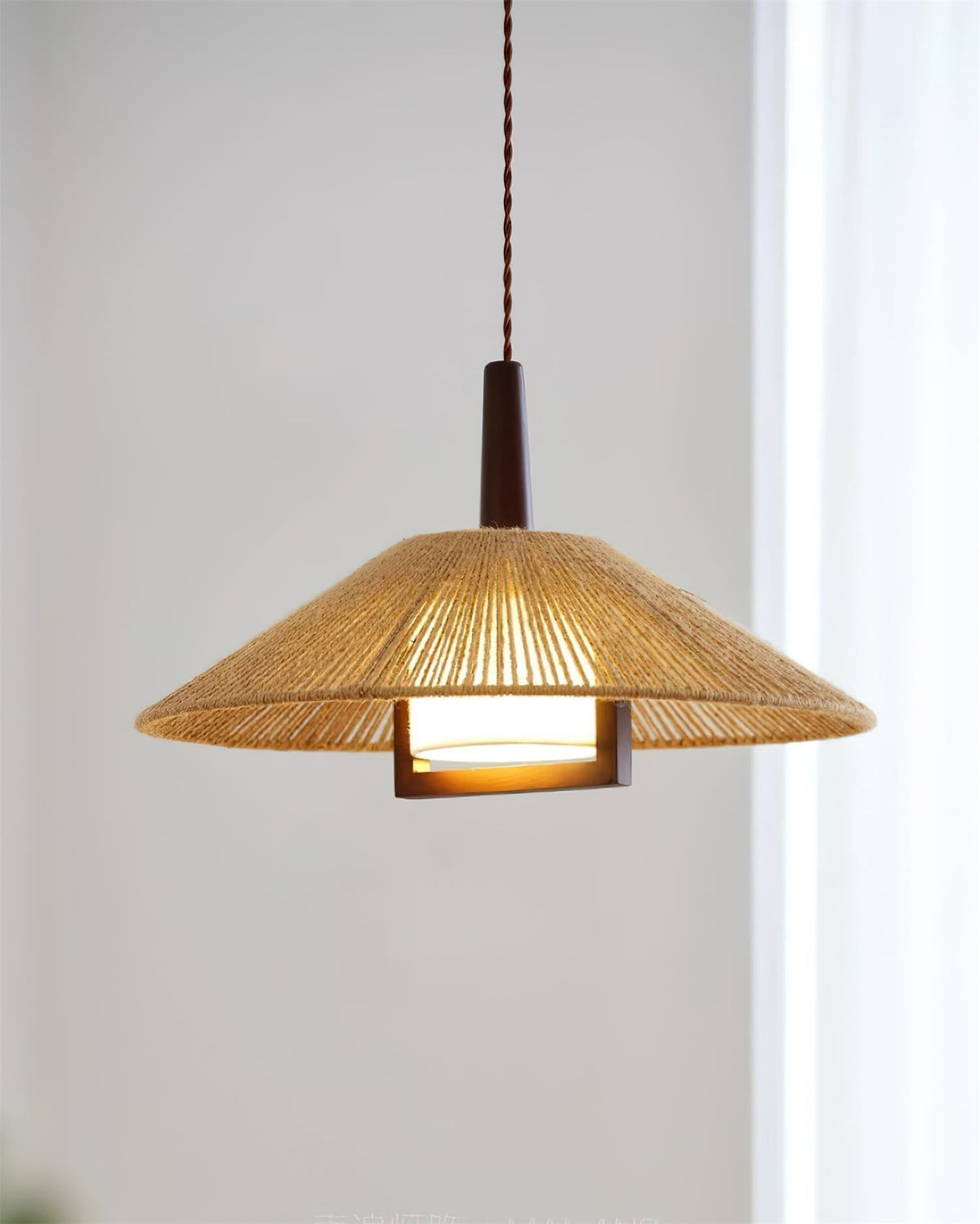 Fidoya Pendelleuchte aus geflochtenem Rattan in Kegelform