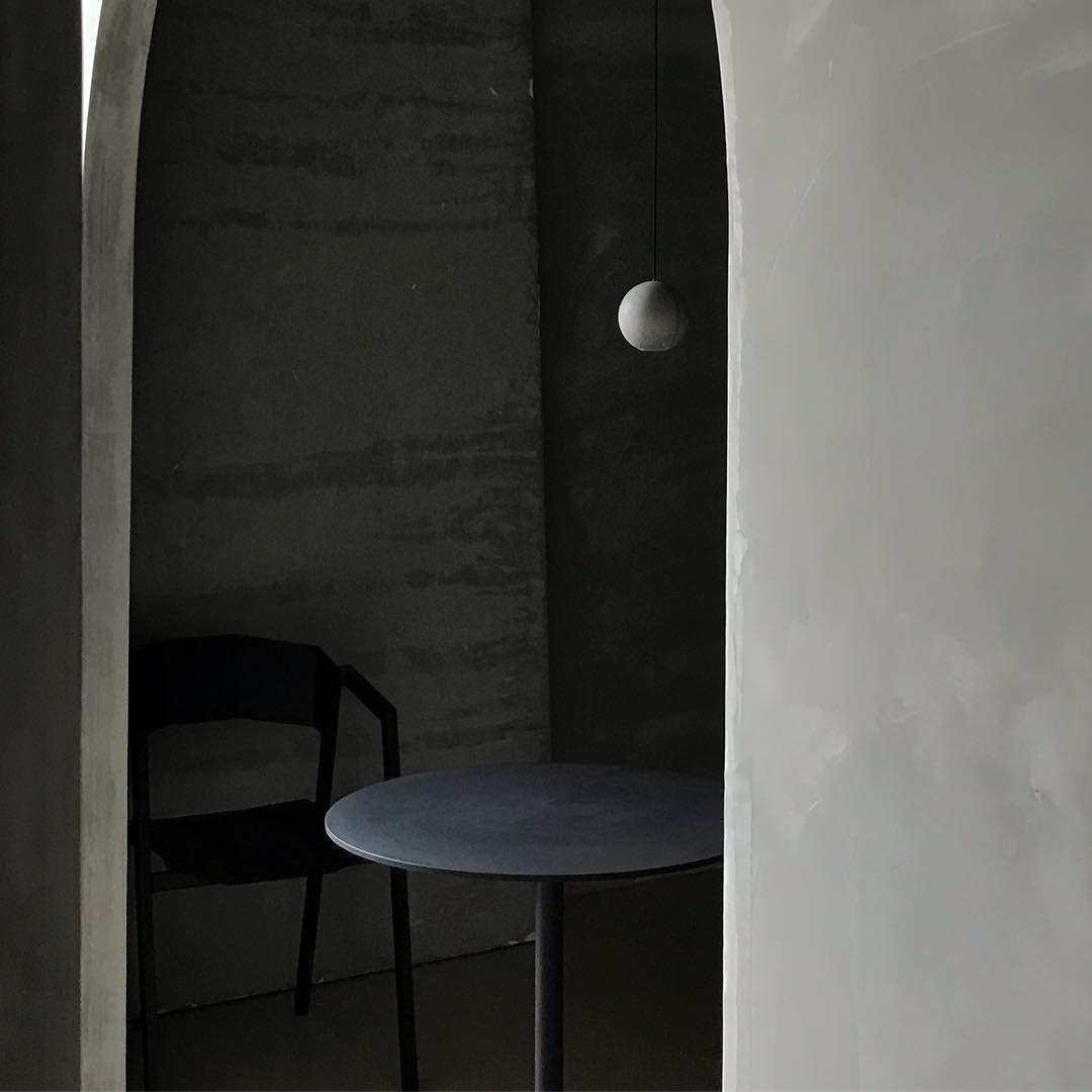 Umi Pendelleuchte aus Beton Kugel Mond Minimalistisch