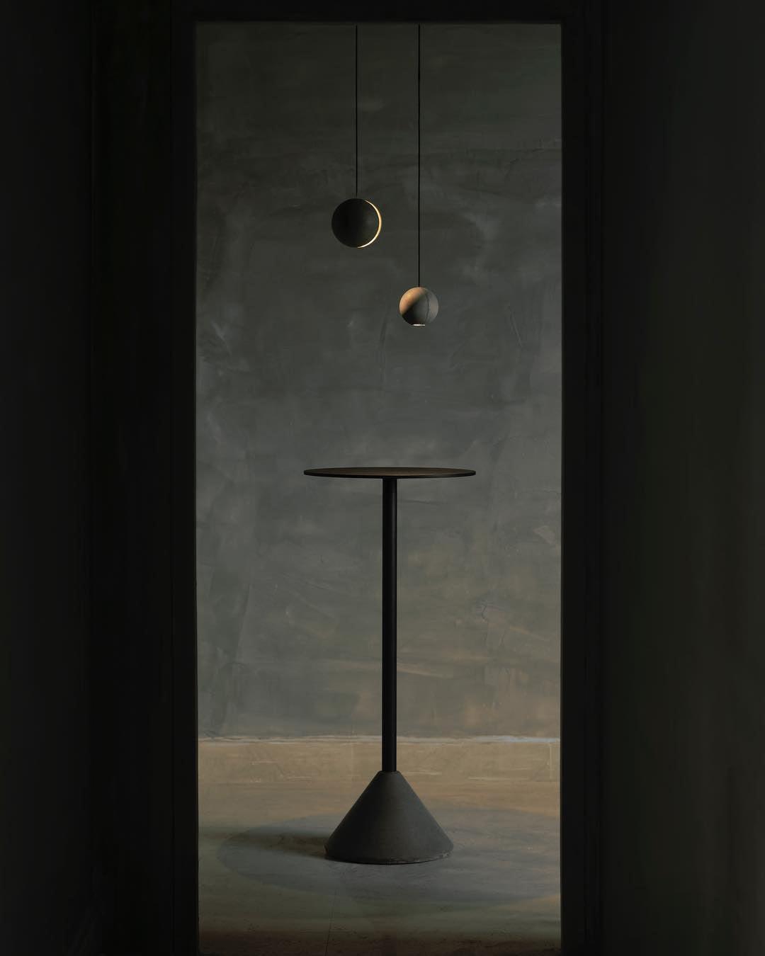 Umi Pendelleuchte aus Beton Kugel Mond Minimalistisch